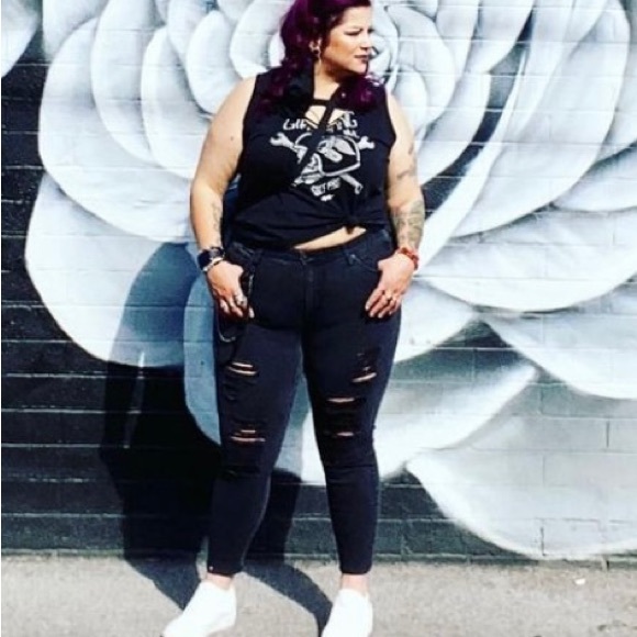 Meet your Posher, Jozalyn - Picture 3 of 8